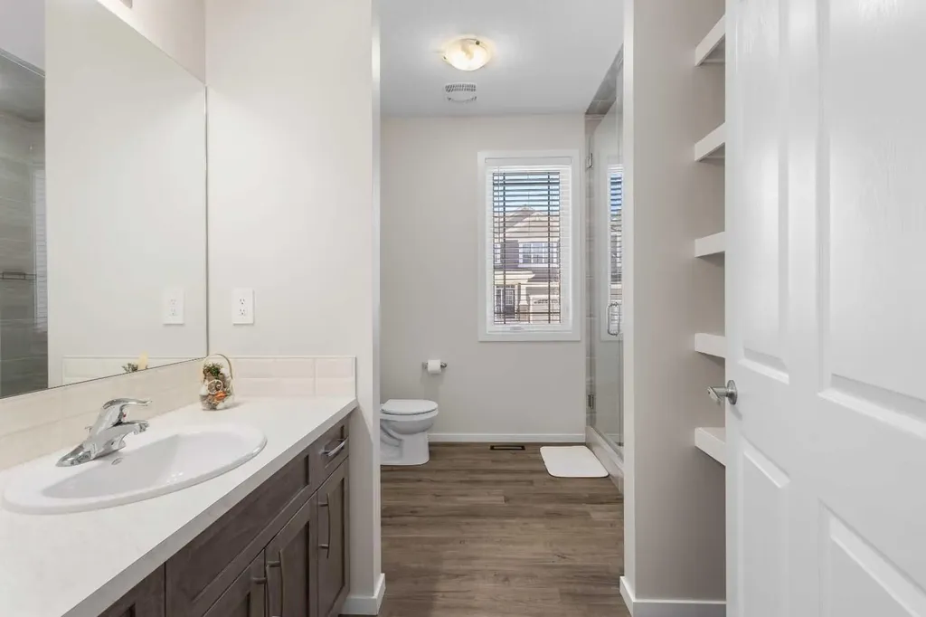 33 Carringham Heights NW Calgary AB T3P1V9