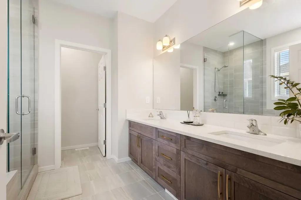 33 Carringham Heights NW Calgary AB T3P1V9