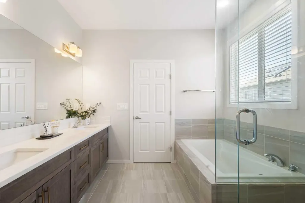 33 Carringham Heights NW Calgary AB T3P1V9