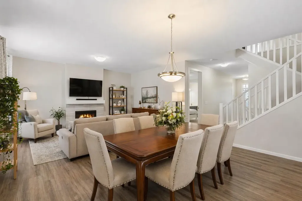 33 Carringham Heights NW Calgary AB T3P1V9