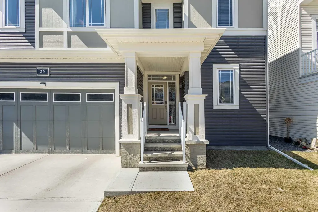 33 Carringham Heights NW Calgary AB T3P1V9