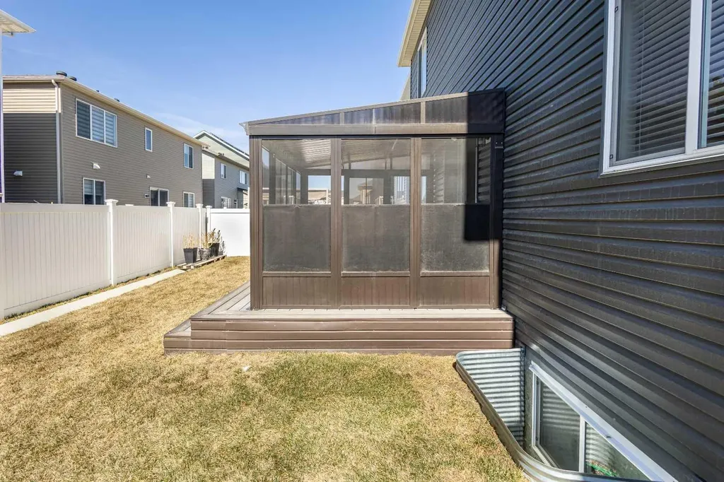33 Carringham Heights NW Calgary AB T3P1V9