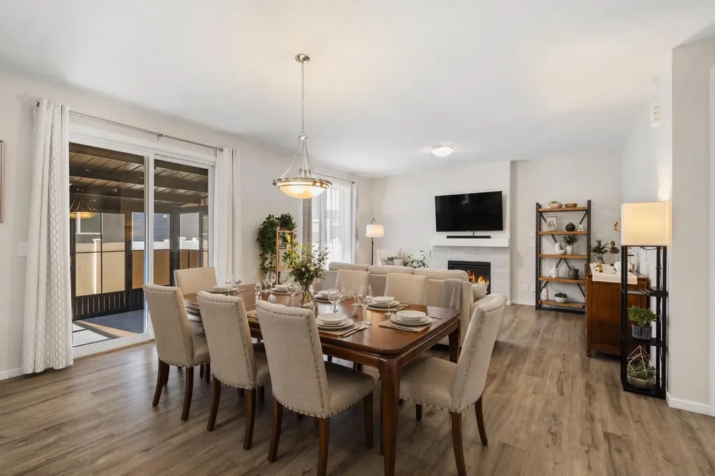 33 Carringham Heights NW Calgary AB T3P1V9