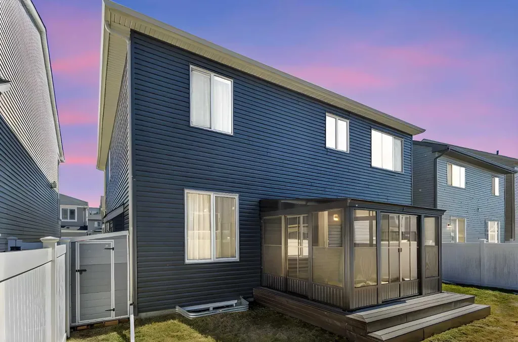 33 Carringham Heights NW Calgary AB T3P1V9