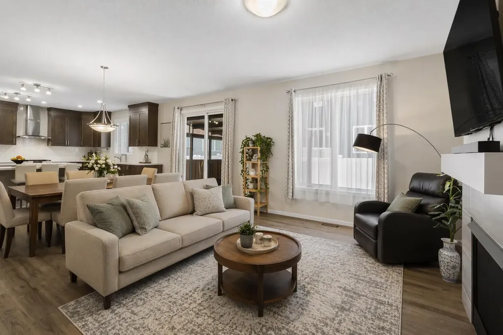 33 Carringham Heights NW Calgary AB T3P1V9