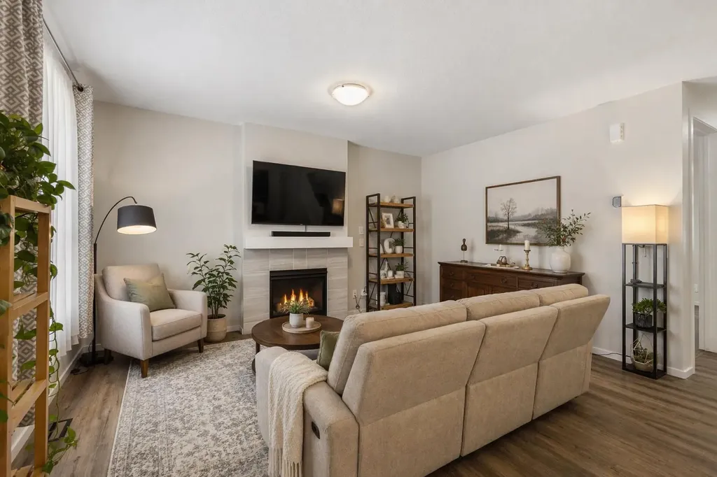 33 Carringham Heights NW Calgary AB T3P1V9