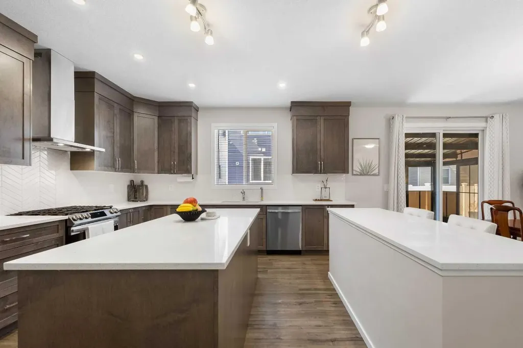 33 Carringham Heights NW Calgary AB T3P1V9