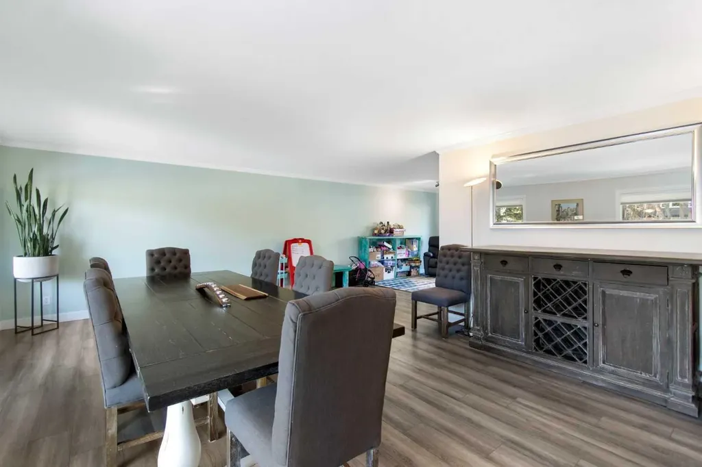 656 Willow Brook Drive SE Calgary AB T2J 1N8