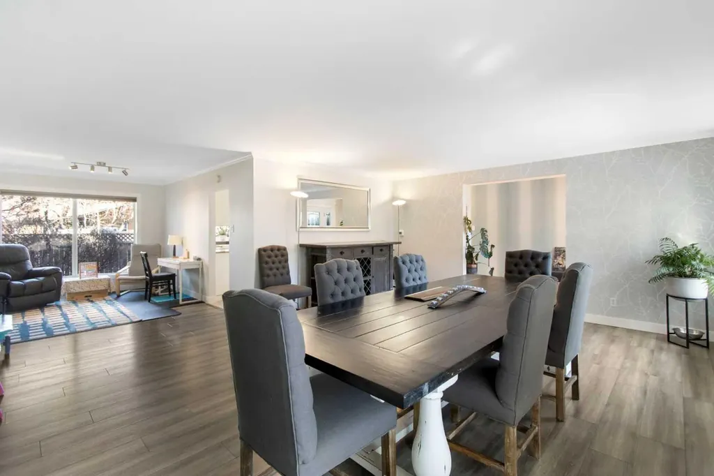 656 Willow Brook Drive SE Calgary AB T2J 1N8