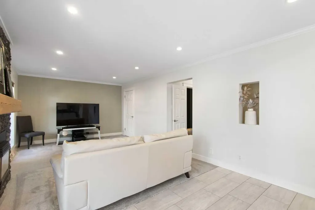 656 Willow Brook Drive SE Calgary AB T2J 1N8