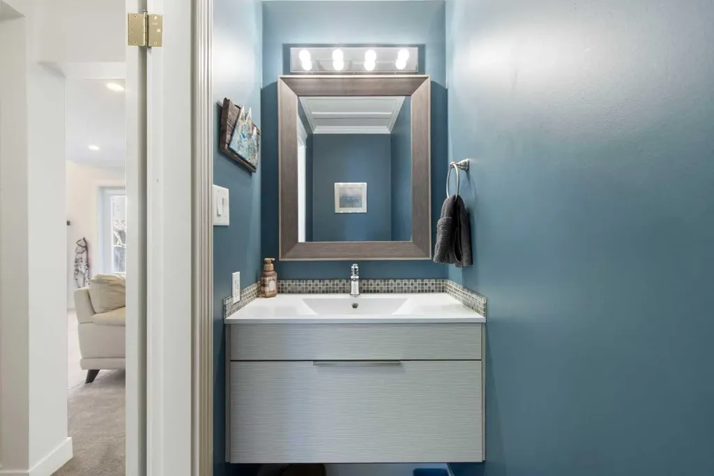 656 Willow Brook Drive SE Calgary AB T2J 1N8