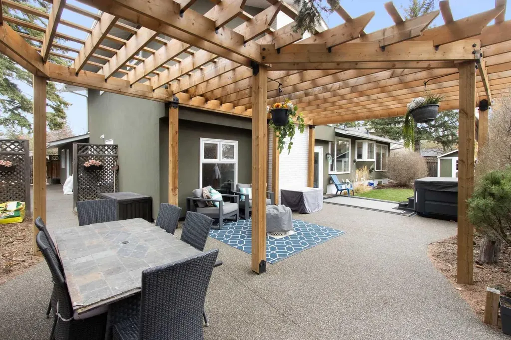 656 Willow Brook Drive SE Calgary AB T2J 1N8