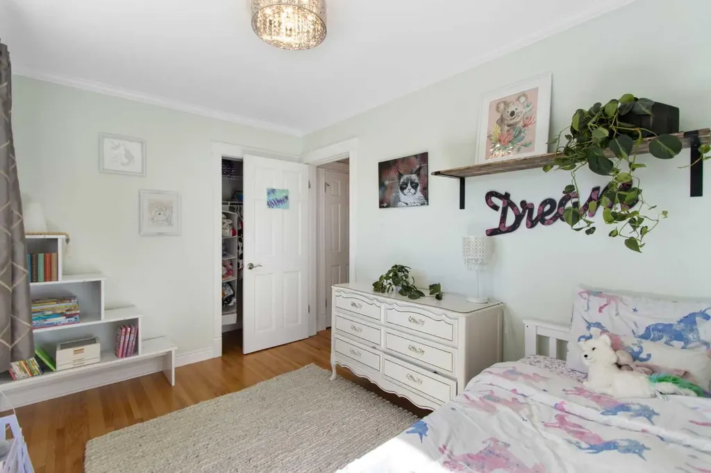 656 Willow Brook Drive SE Calgary AB T2J 1N8