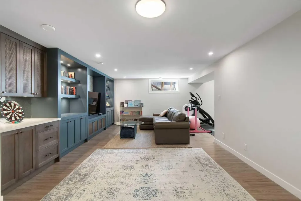 656 Willow Brook Drive SE Calgary AB T2J 1N8