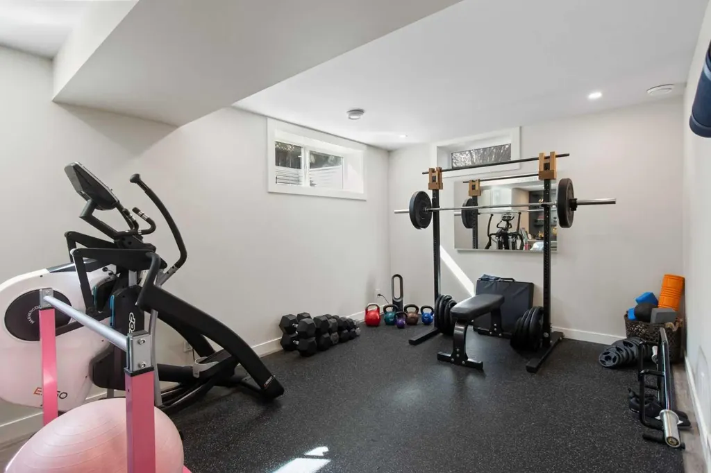 656 Willow Brook Drive SE Calgary AB T2J 1N8