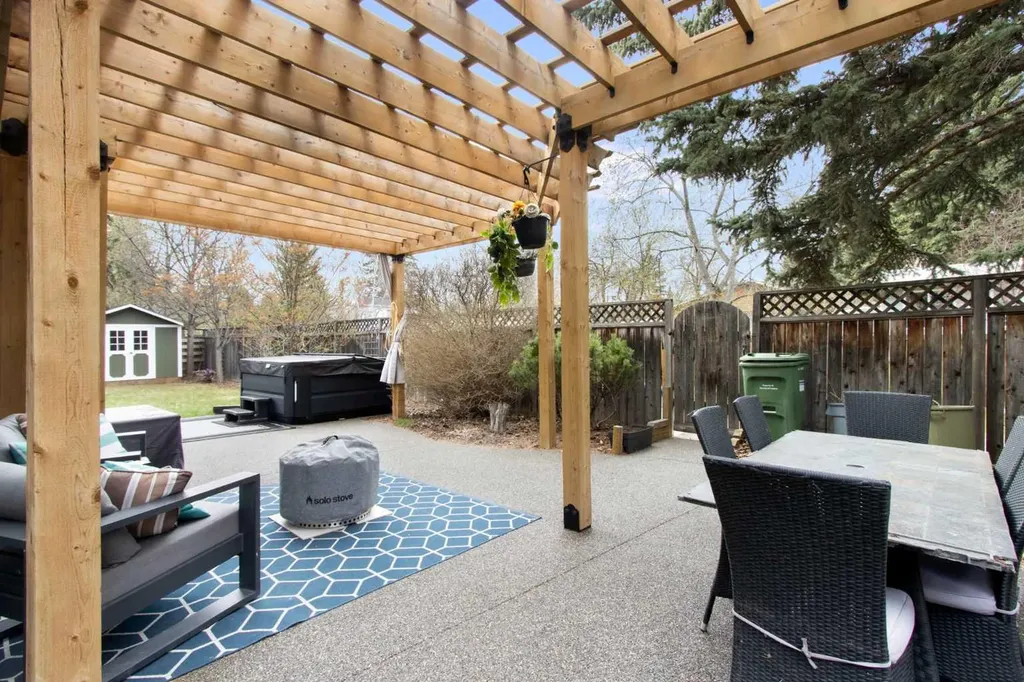656 Willow Brook Drive SE Calgary AB T2J 1N8
