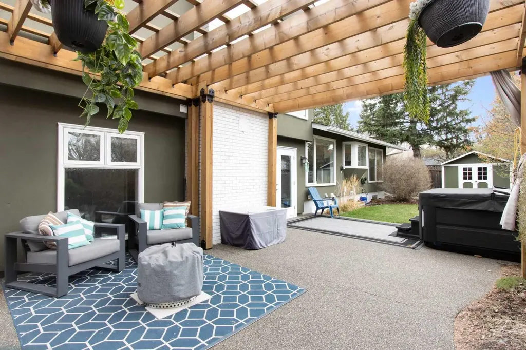 656 Willow Brook Drive SE Calgary AB T2J 1N8