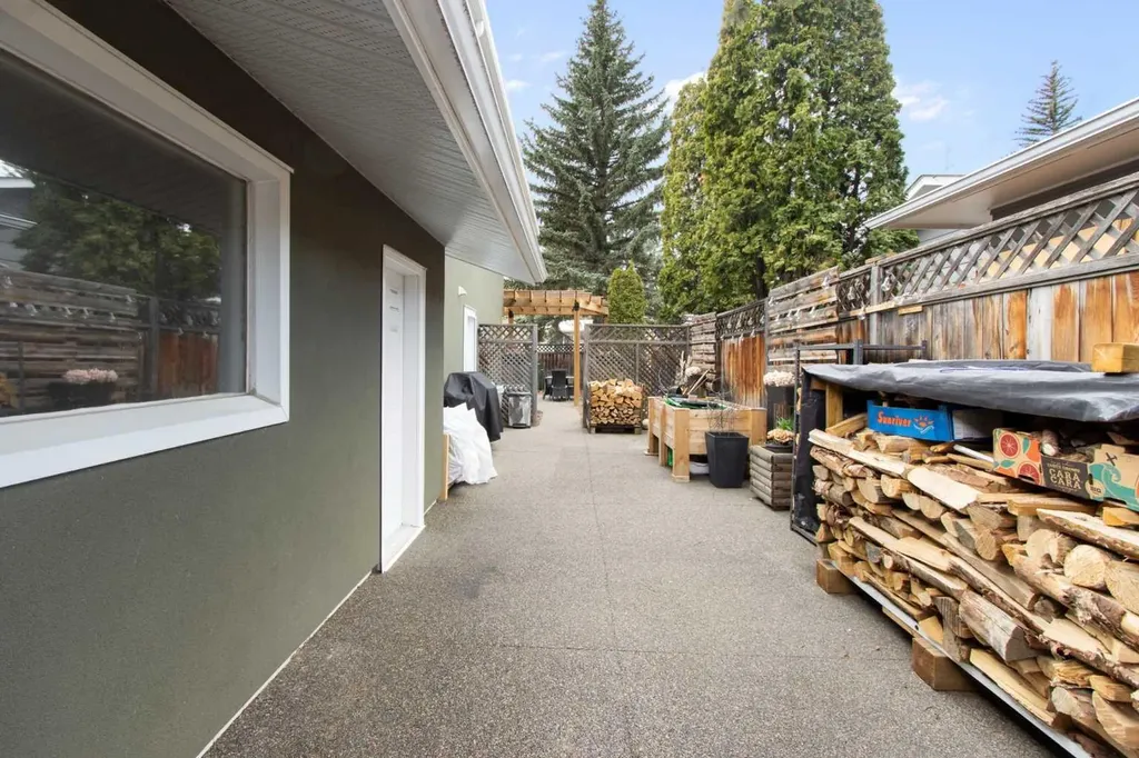 656 Willow Brook Drive SE Calgary AB T2J 1N8
