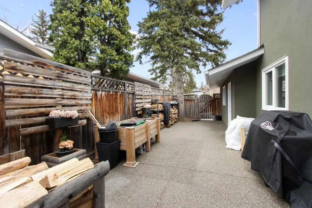 656 Willow Brook Drive SE Calgary AB T2J 1N8