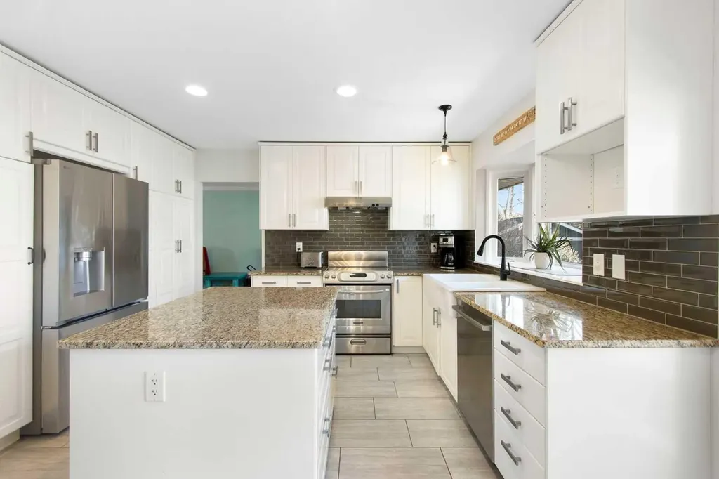 656 Willow Brook Drive SE Calgary AB T2J 1N8