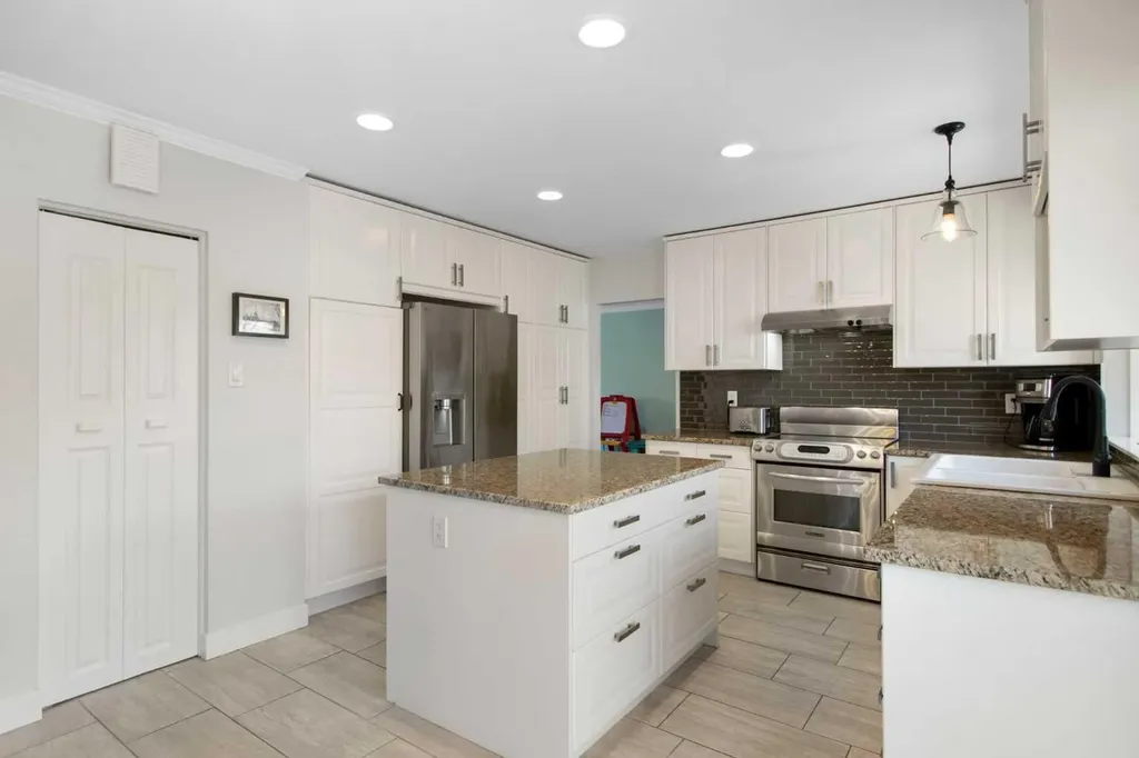 656 Willow Brook Drive SE Calgary AB T2J 1N8