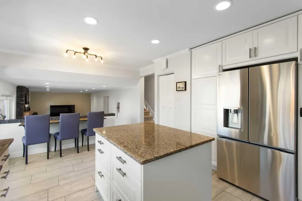 656 Willow Brook Drive SE Calgary AB T2J 1N8