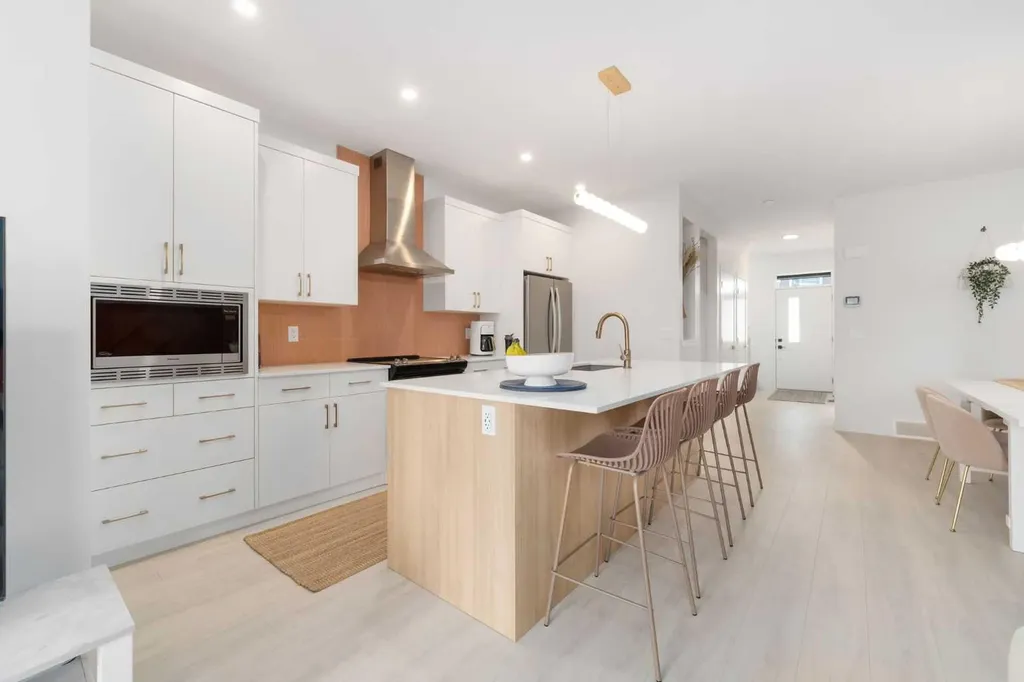 30 Edith Manor NW Calgary AB T3R1Y7