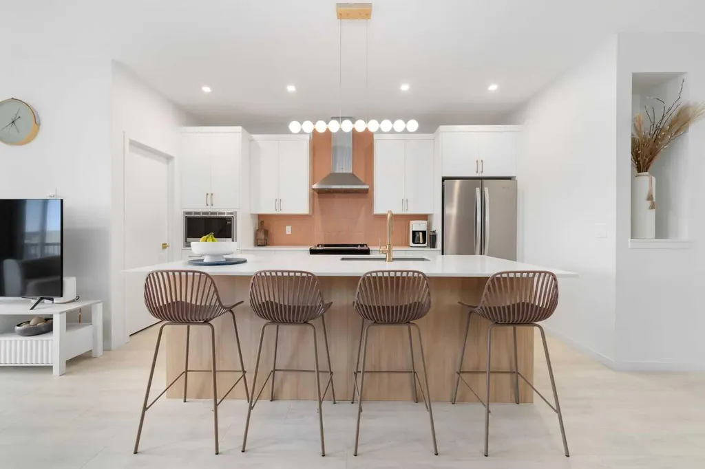 30 Edith Manor NW Calgary AB T3R1Y7
