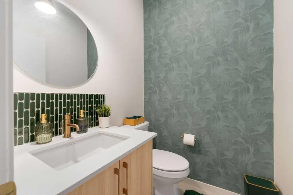 30 Edith Manor NW Calgary AB T3R1Y7