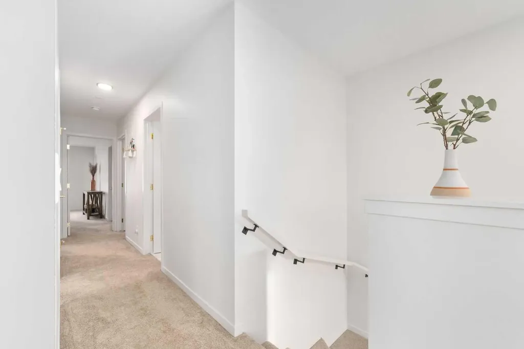 30 Edith Manor NW Calgary AB T3R1Y7