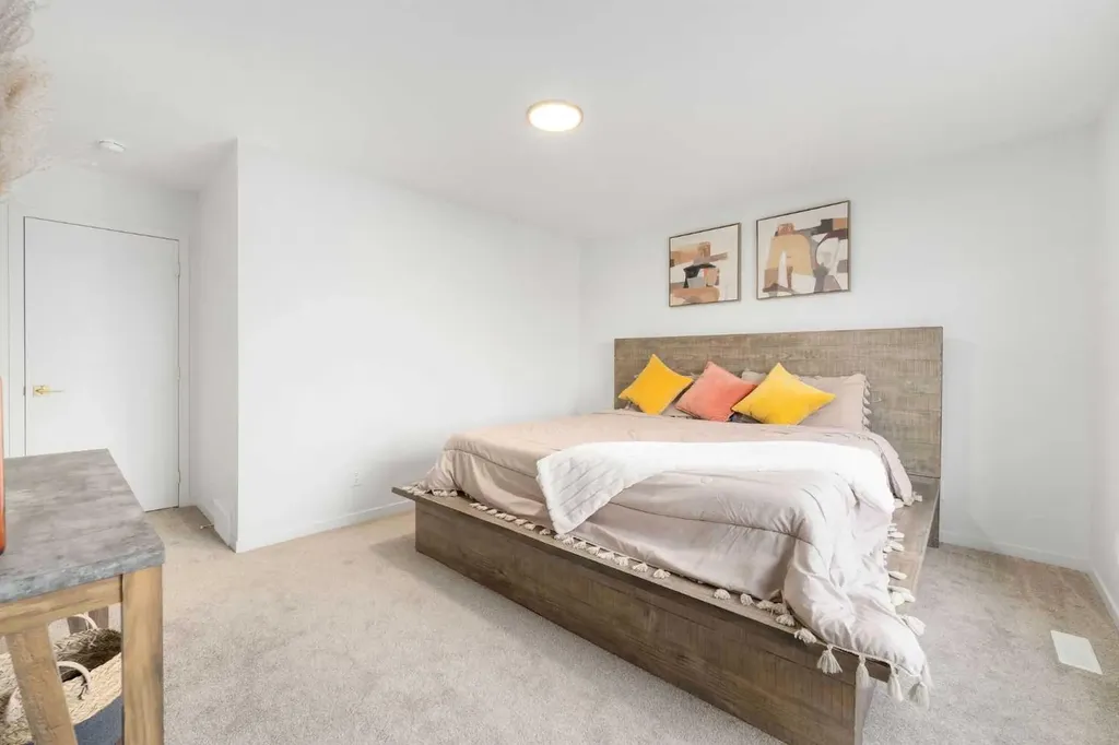 30 Edith Manor NW Calgary AB T3R1Y7