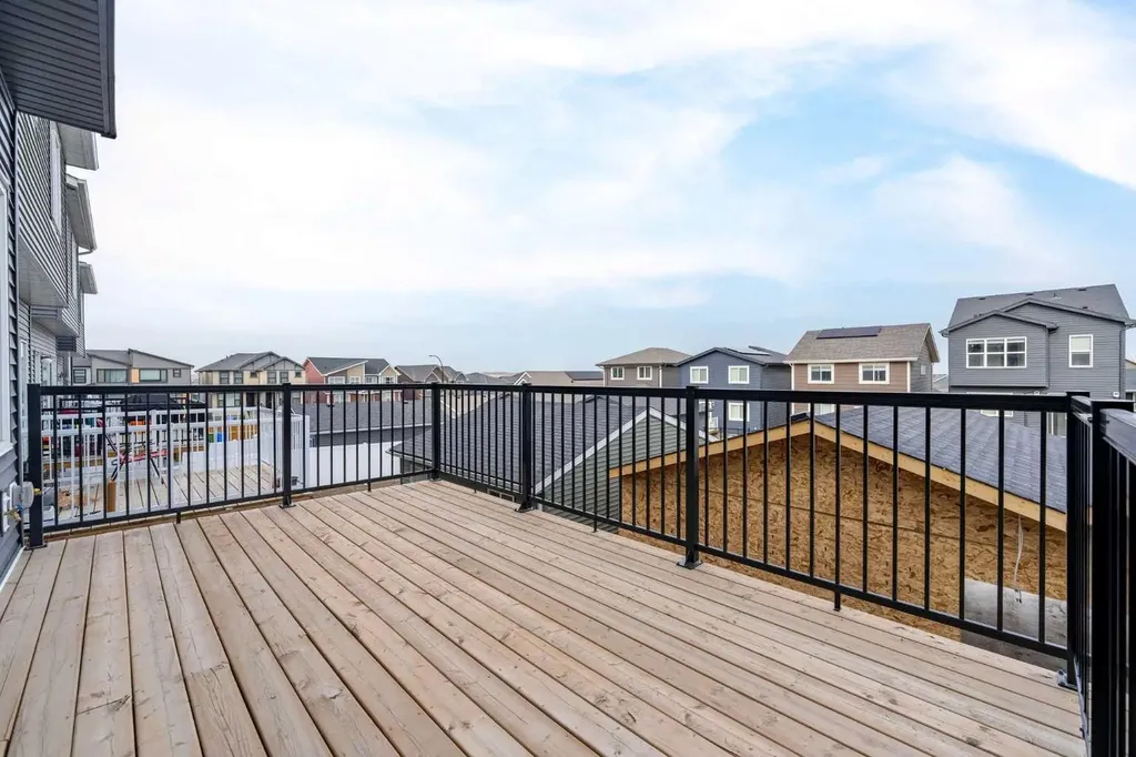 30 Edith Manor NW Calgary AB T3R1Y7
