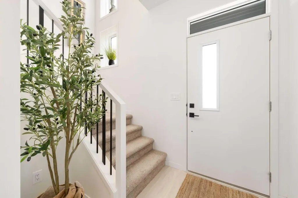 30 Edith Manor NW Calgary AB T3R1Y7