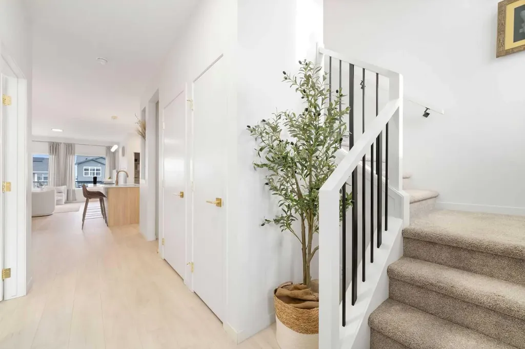 30 Edith Manor NW Calgary AB T3R1Y7