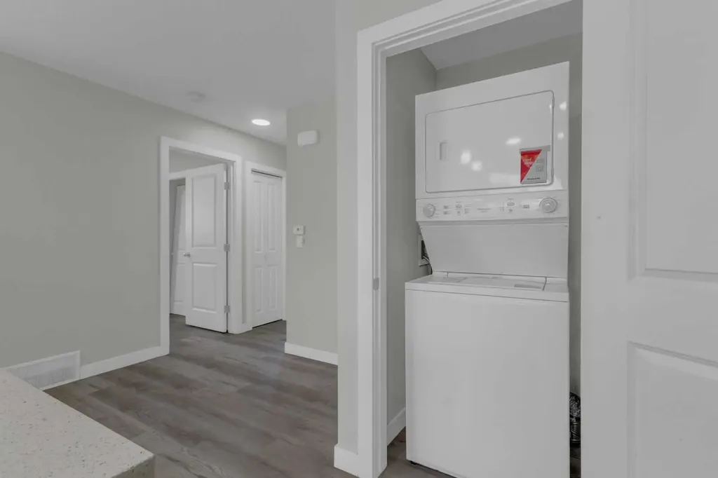 99 Dovercliffe Way SE Calgary AB T2B 1W6