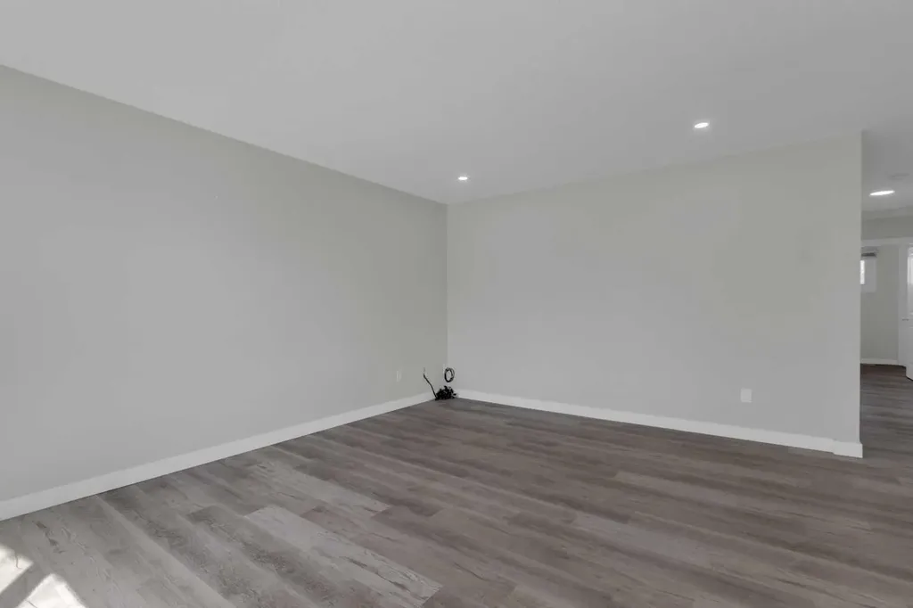 99 Dovercliffe Way SE Calgary AB T2B 1W6
