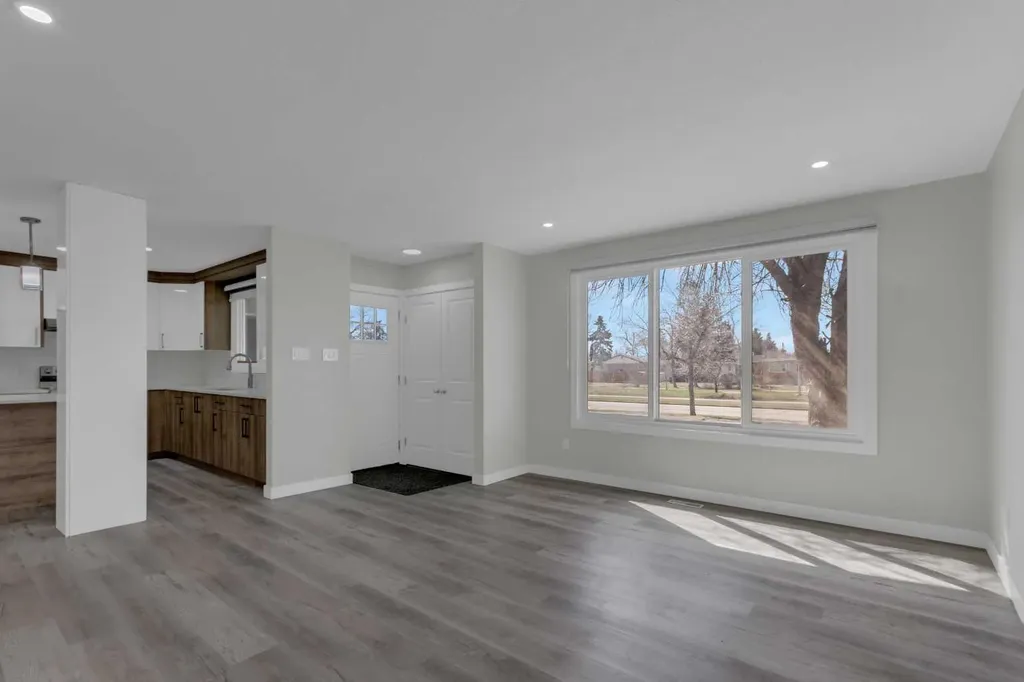 99 Dovercliffe Way SE Calgary AB T2B 1W6