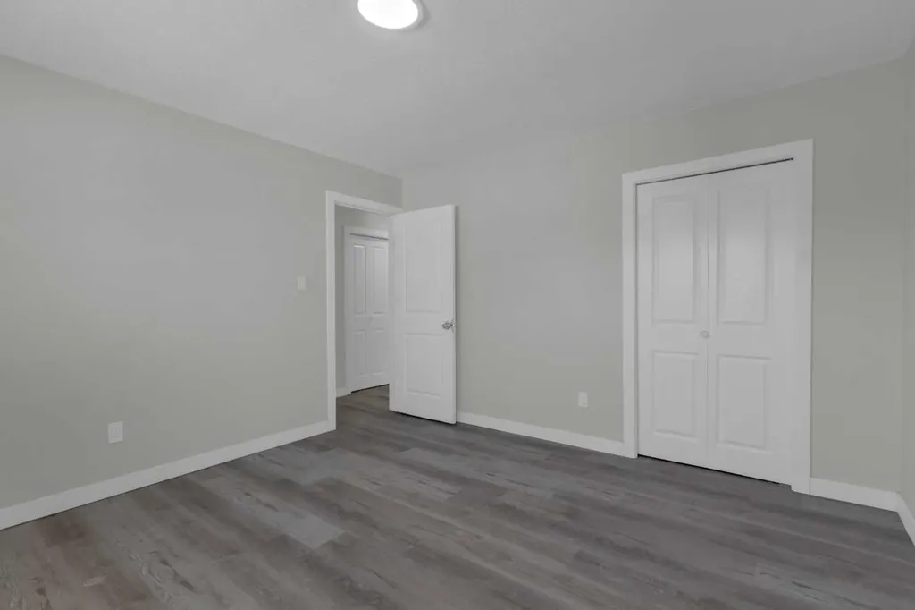 99 Dovercliffe Way SE Calgary AB T2B 1W6