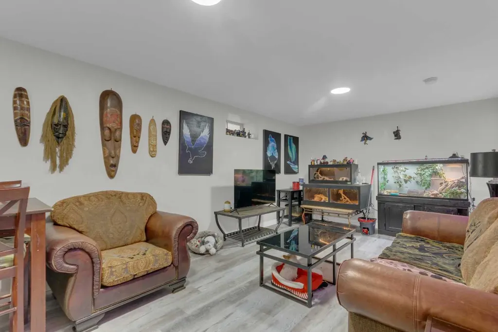 99 Dovercliffe Way SE Calgary AB T2B 1W6