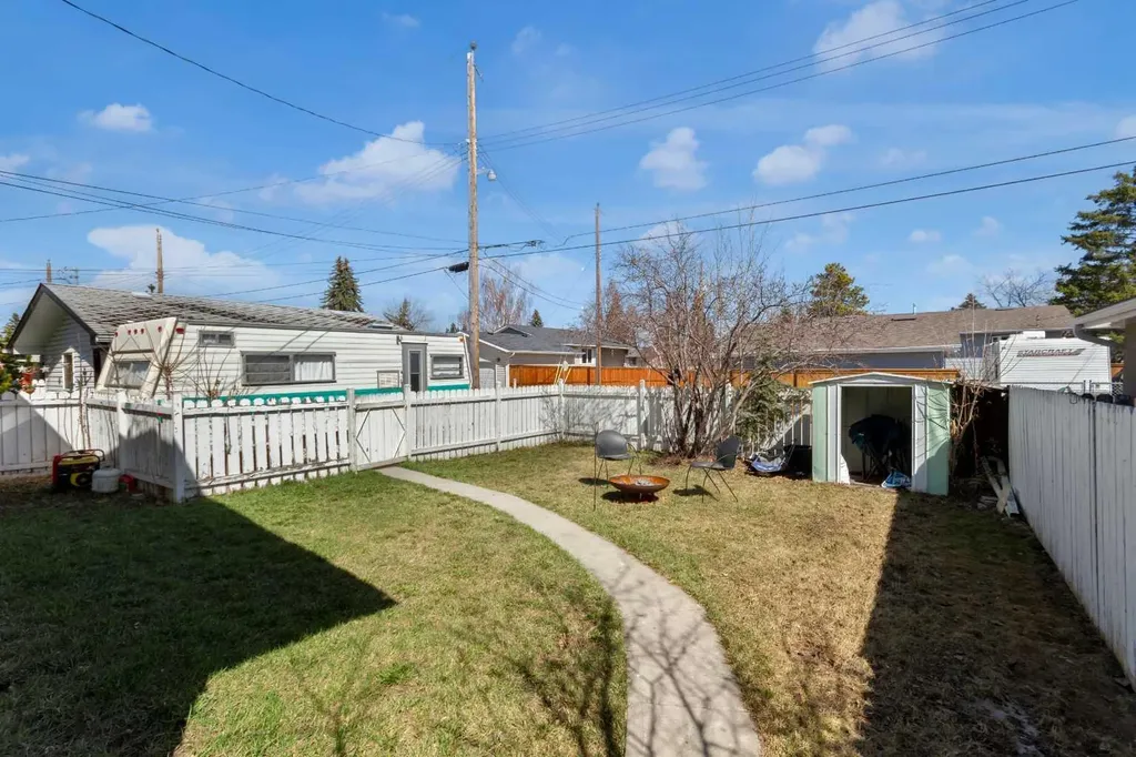 99 Dovercliffe Way SE Calgary AB T2B 1W6