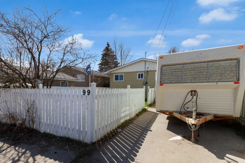 99 Dovercliffe Way SE Calgary AB T2B 1W6