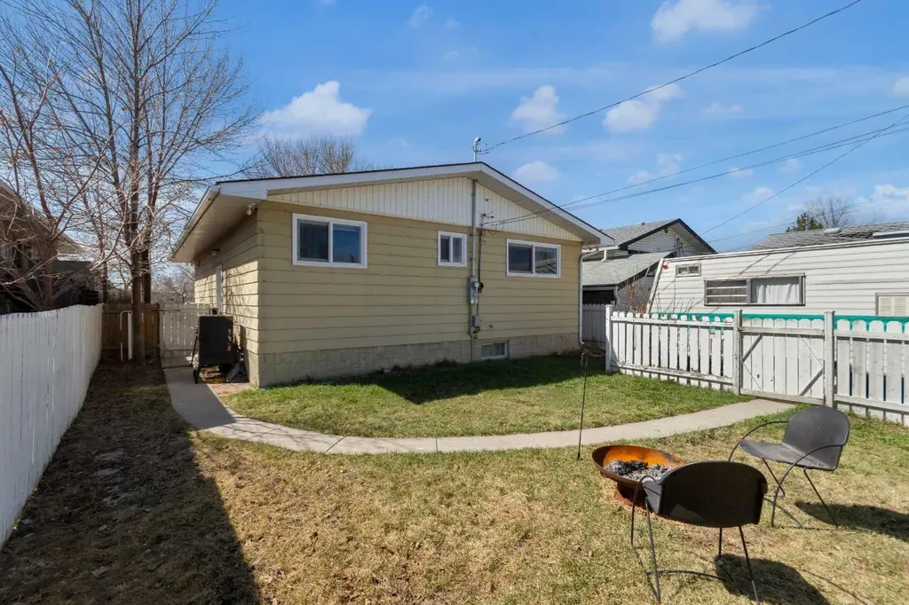 99 Dovercliffe Way SE Calgary AB T2B 1W6