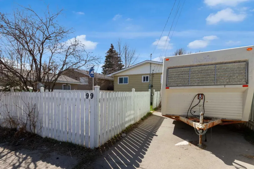 99 Dovercliffe Way SE Calgary AB T2B 1W6