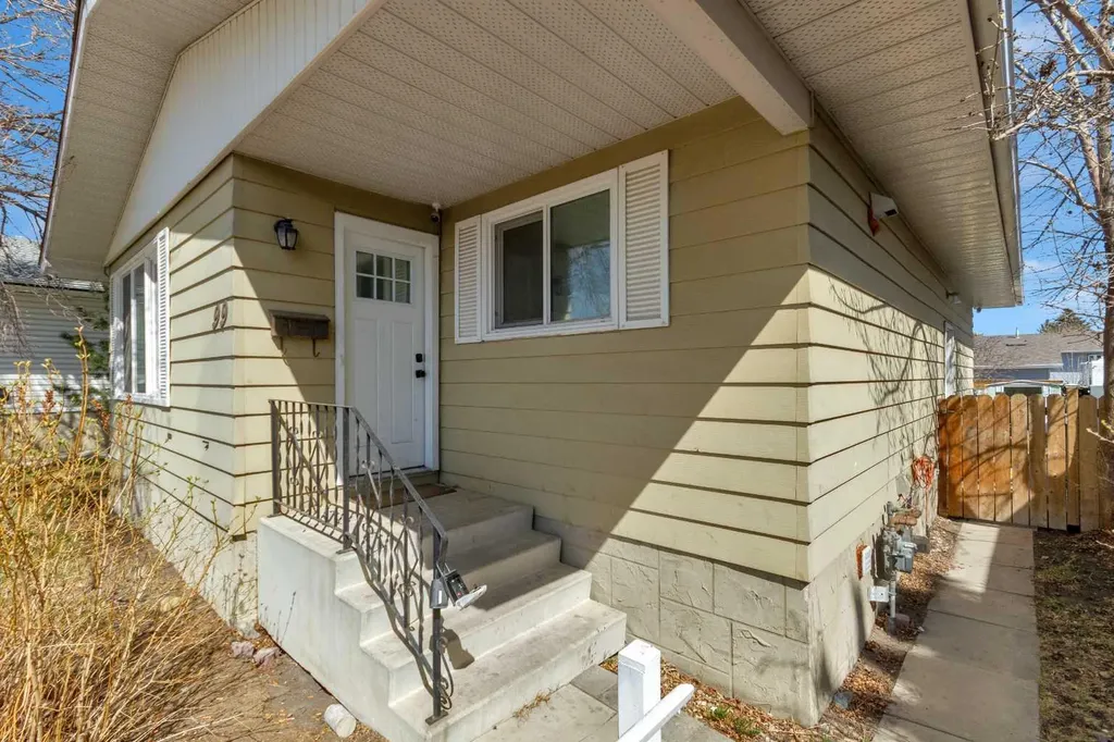 99 Dovercliffe Way SE Calgary AB T2B 1W6
