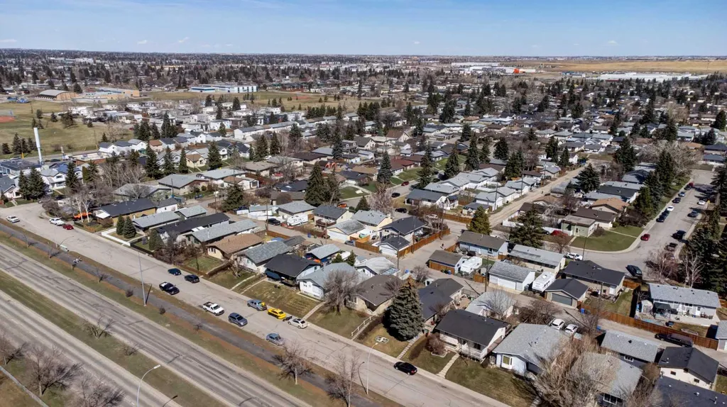 99 Dovercliffe Way SE Calgary AB T2B 1W6