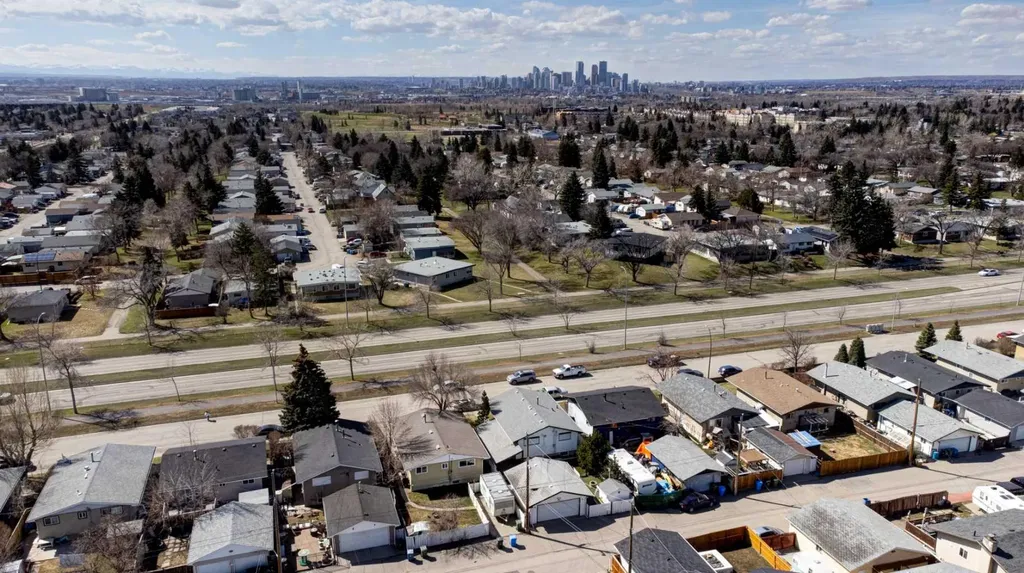 99 Dovercliffe Way SE Calgary AB T2B 1W6