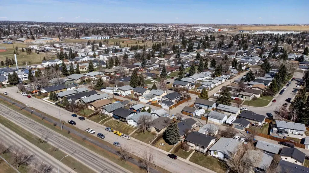 99 Dovercliffe Way SE Calgary AB T2B 1W6