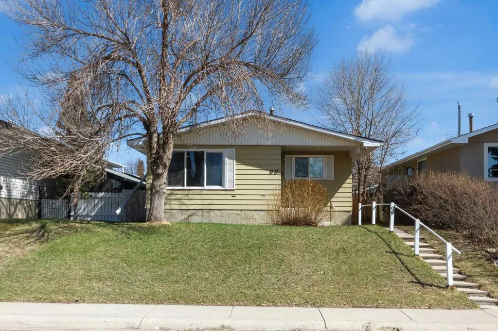 99 Dovercliffe Way SE Calgary AB T2B 1W6