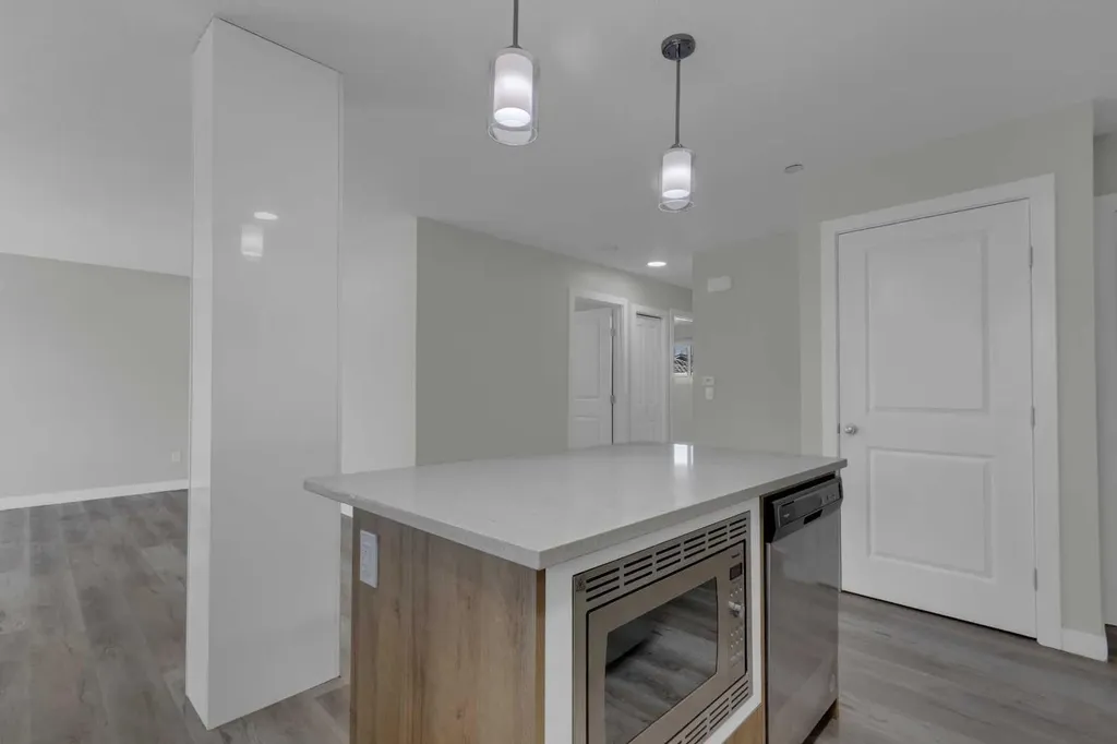 99 Dovercliffe Way SE Calgary AB T2B 1W6