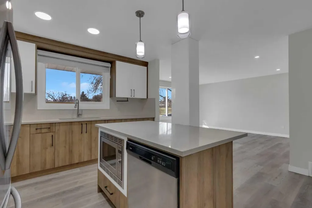 99 Dovercliffe Way SE Calgary AB T2B 1W6